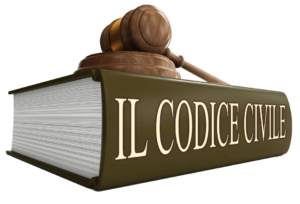 libro codice civile con martello da giudice